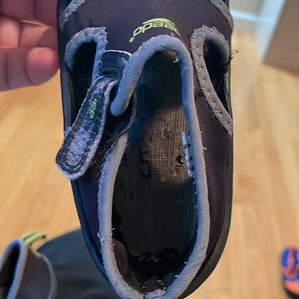 Toddler speedo swim shoes 💧